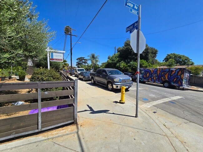 Building Photo - DOZIER(3805)