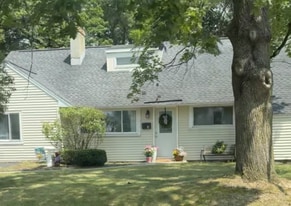 Building Photo - 18 Briarwood Rd