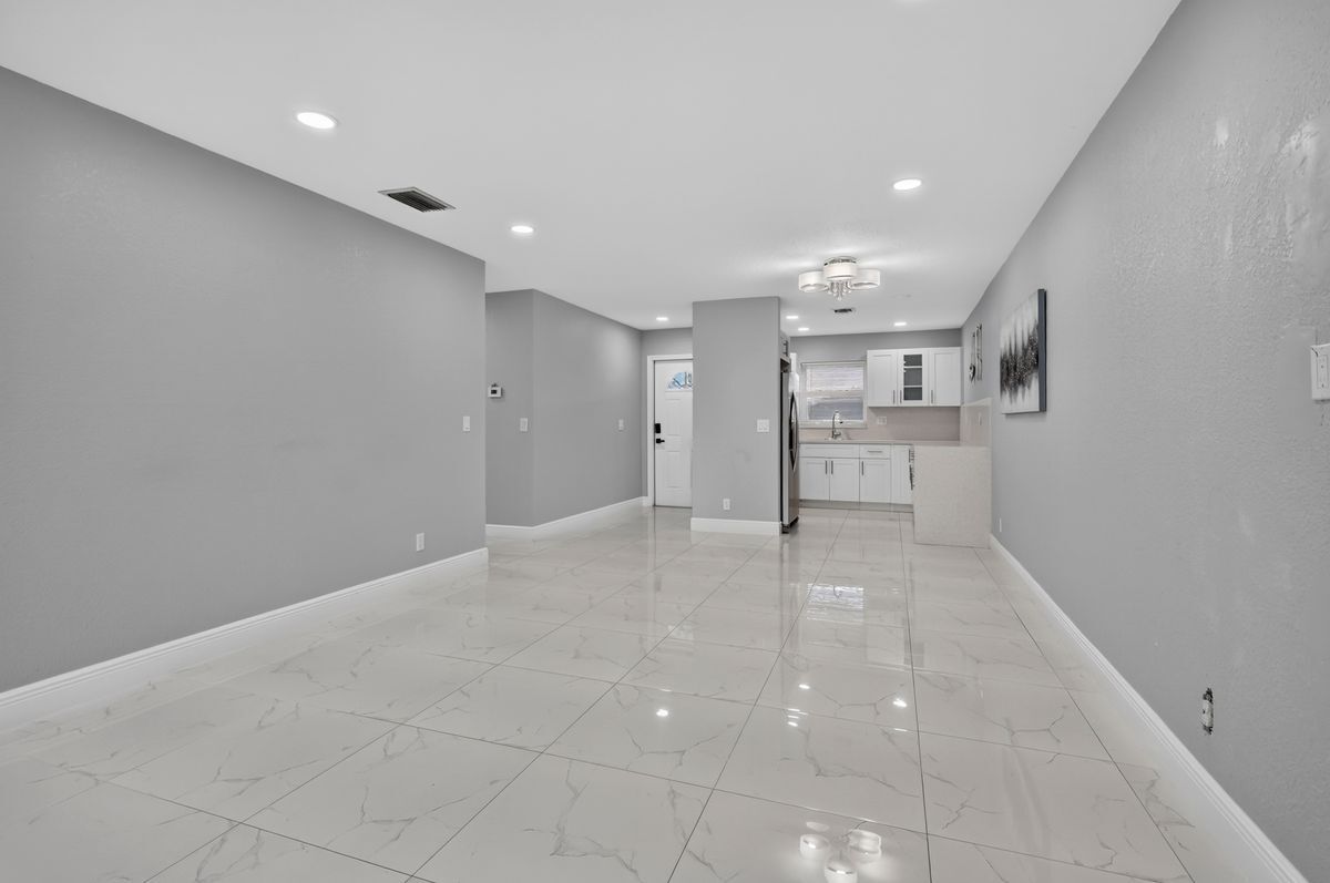 Building Photo - 2601 Crosley Dr W