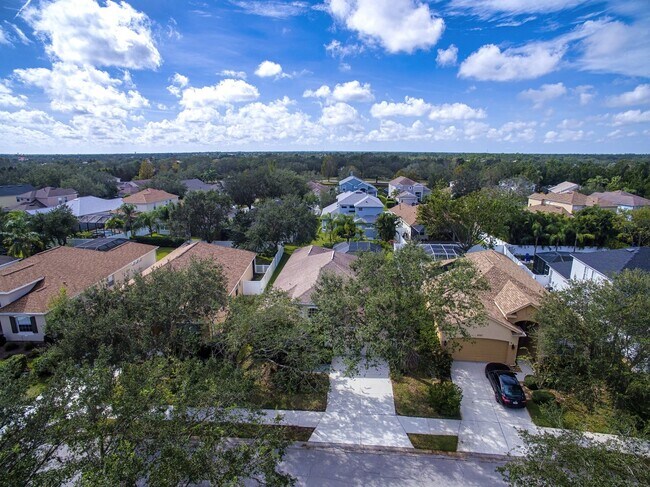 Building Photo - 4 bedroom 3 Bath Pool home in Lakewood Ran...