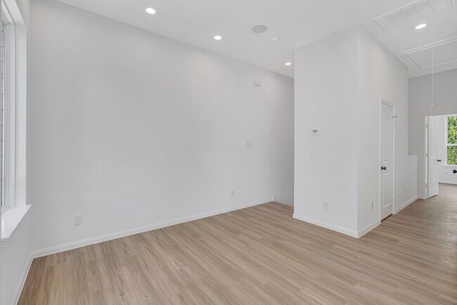 Building Photo - 5105 Mallow St