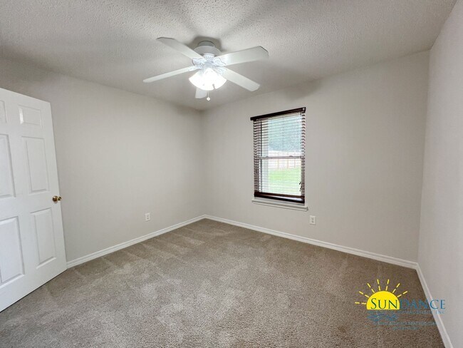 Building Photo - 223 Westview Dr