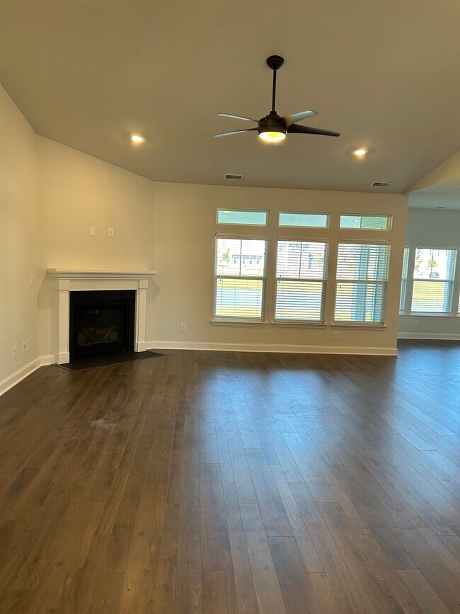 Building Photo - 2404 Blue Crane Cir