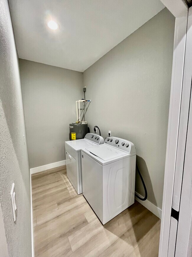 Building Photo - 10412 Pendleton Ave