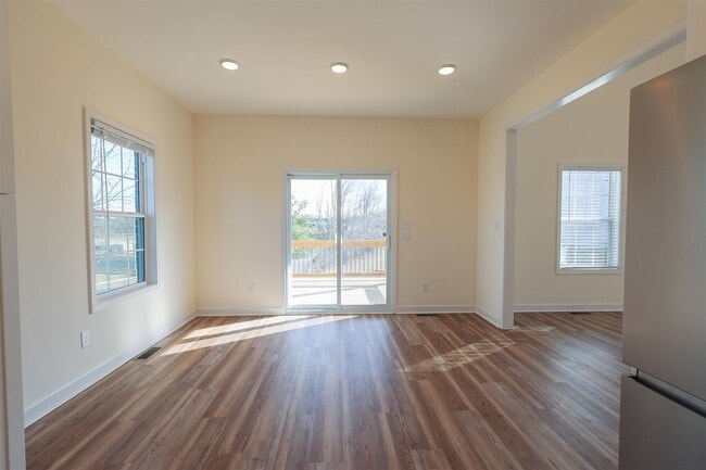 Building Photo - 7251 Hilliard Cir