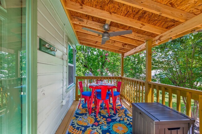 Building Photo - 407 Fairbanks St