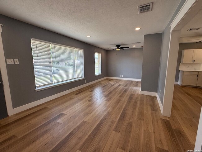Building Photo - 4410 Trailwood Dr