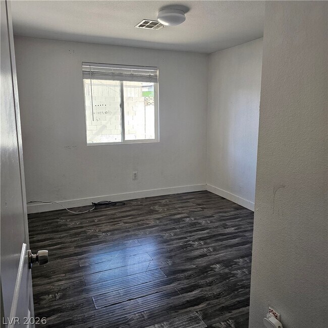 Building Photo - 213 Orchid Dr