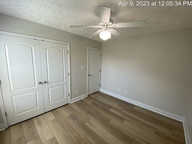 Building Photo - 2126 Queen Elizabeth Ln