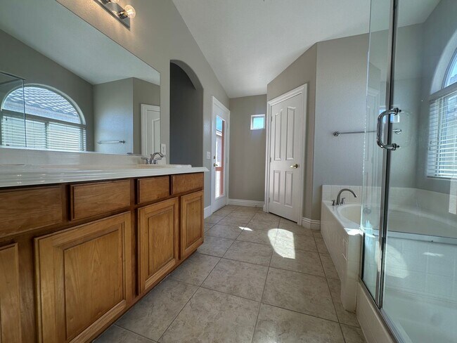 Building Photo - 4 Bedroom Home + Downstairs Office | Move-In Ready