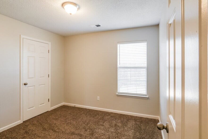 Building Photo - 7772 Bramble Ln