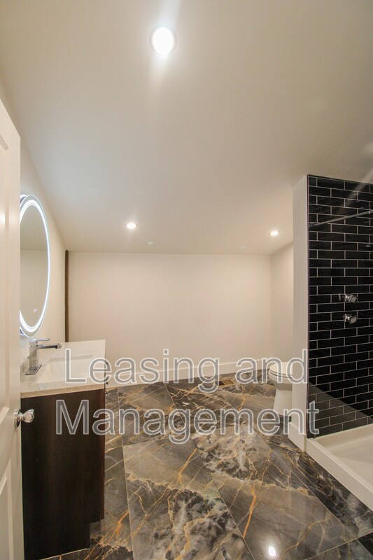 Building Photo - 3494 River Rd