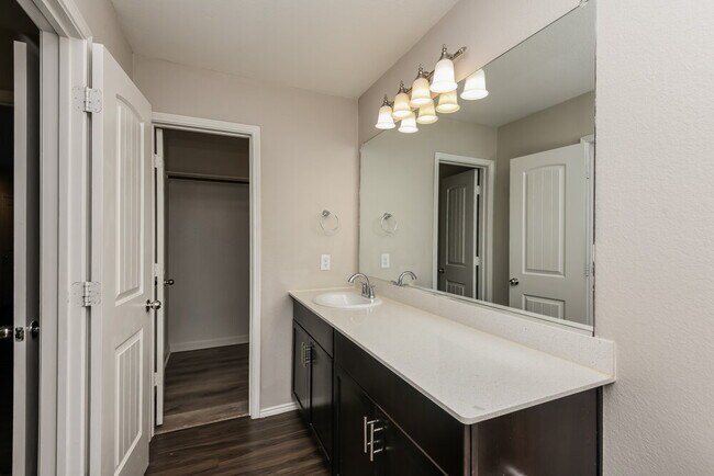 Building Photo - 412 Blue Crow Ln