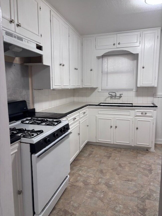 Building Photo - 2707 W Craig