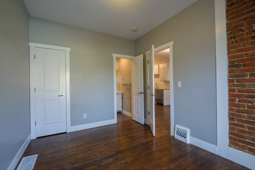Master bedroom - 529 Cherokee Street