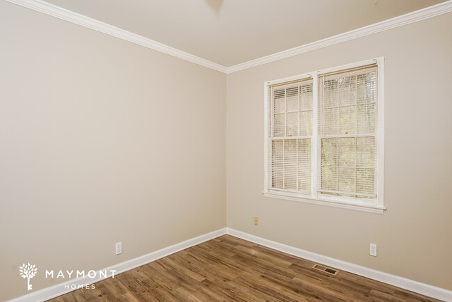 Building Photo - Charming Townhome in Huntsville!