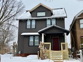 Building Photo - For Lease : 5 bedroom 1 1/2 bathroom fully renovated home in nice area. Call KPM 313-429-3244