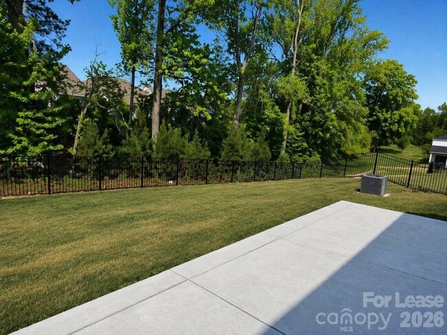 Building Photo - 2019 Red Ash Dr