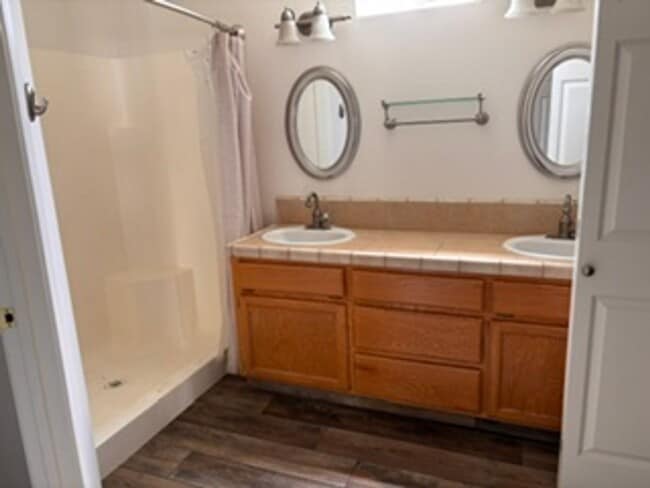 Building Photo - Charming 2-Story Home in a Convenient Tehachapi Location