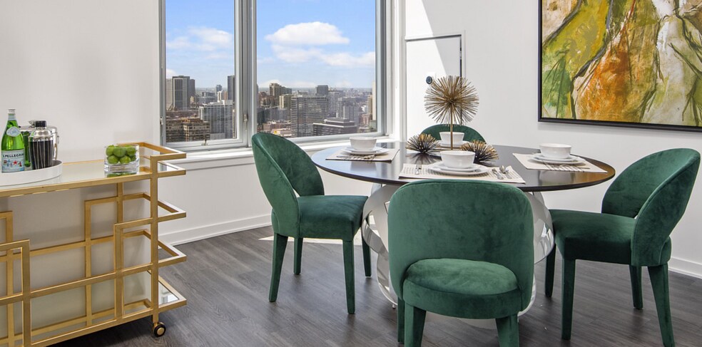 Building Photo - 1212 N La Salle Dr