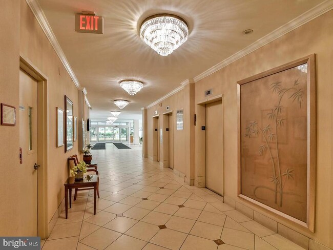 Building Photo - 10201 Grosvenor Pl