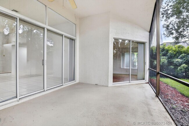 Building Photo - 924 Spoonbill Cir