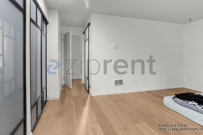 Building Photo - 402 4th Ave.