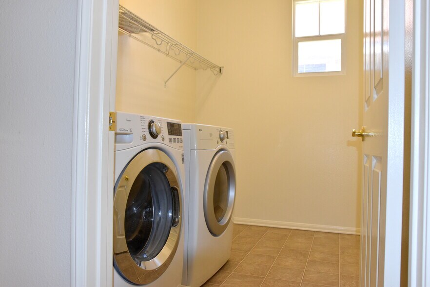 Building Photo - 25841 Silva Ct