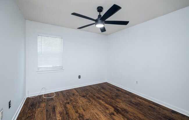 Building Photo - 162 Moss Creek Dr
