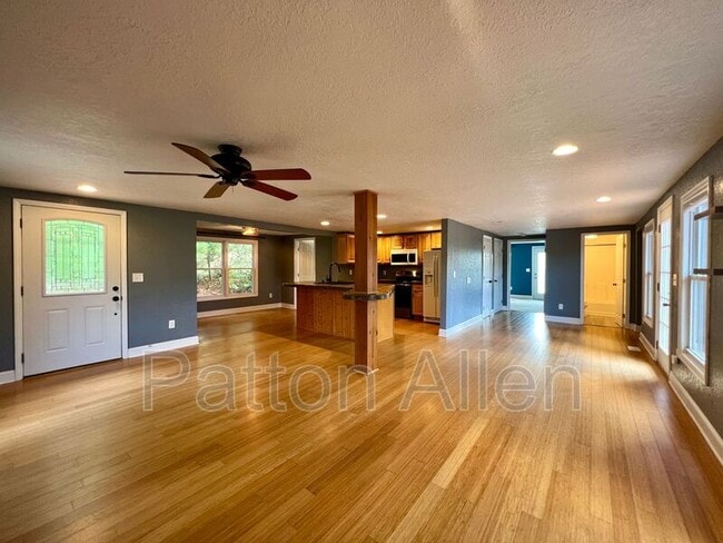 Building Photo - 15 Lela Ln