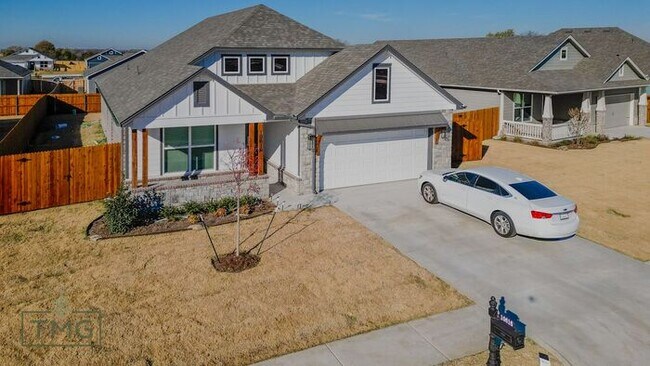 Building Photo - 4/2.5/2 Owasso!