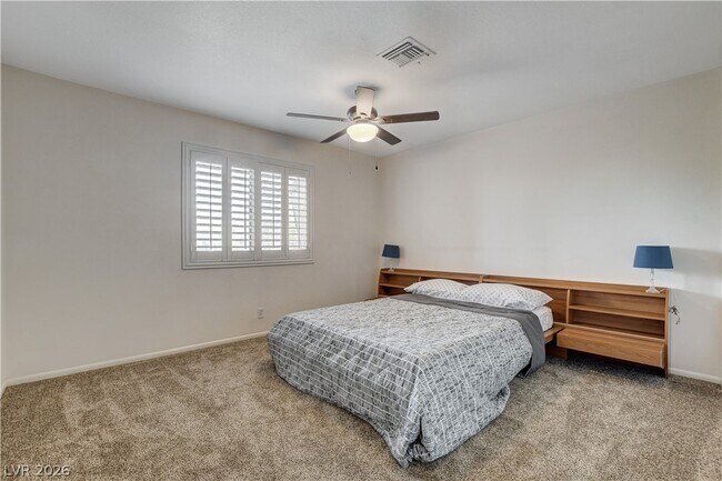 Building Photo - 3223 Pinehurst Dr
