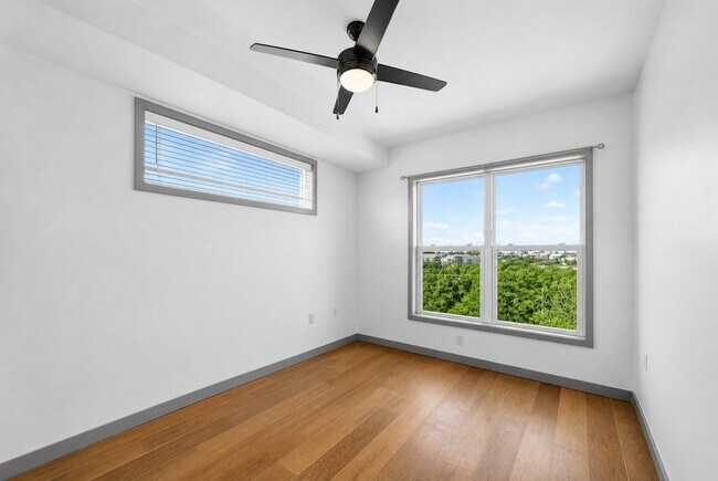 Building Photo - 400 Herron Dr