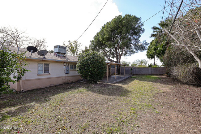 Building Photo - 1120 E Palo Verde Dr