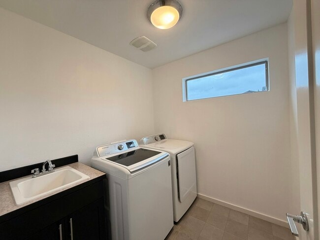 Building Photo - 18707 107th Ave SE