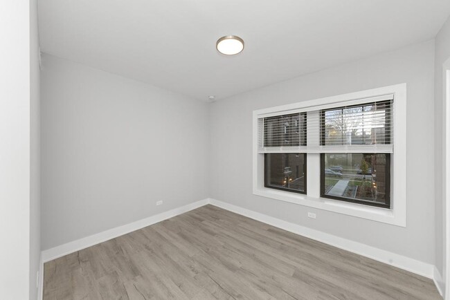 Building Photo - 2 bedroom in Chicago IL 60202