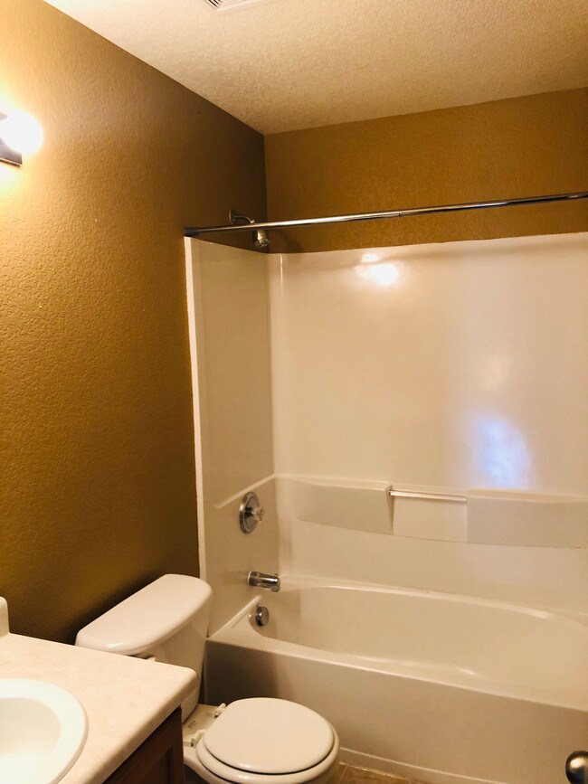 Building Photo - 2208 Merlot Ct