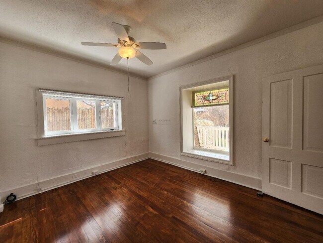 Building Photo - 549 Agua Fria St