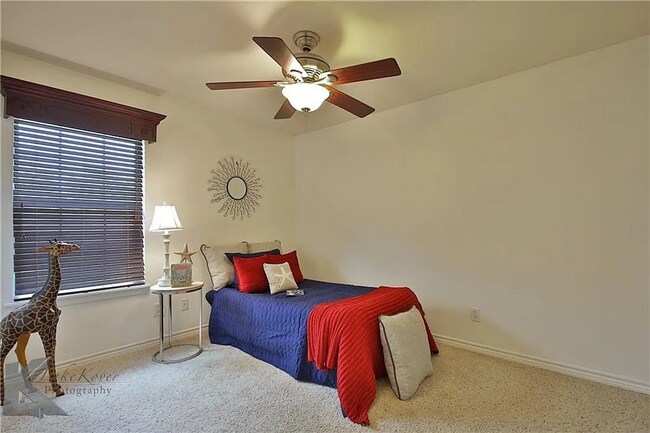 Building Photo - Cute 3-bedroom, 2-bath home