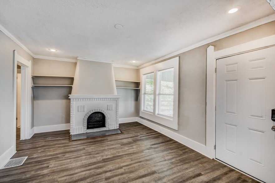 Building Photo - 7013 4th Ave S