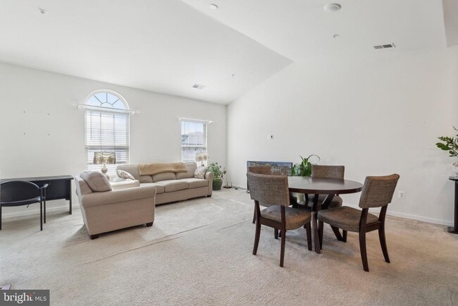 Building Photo - 42116 Piebald Square