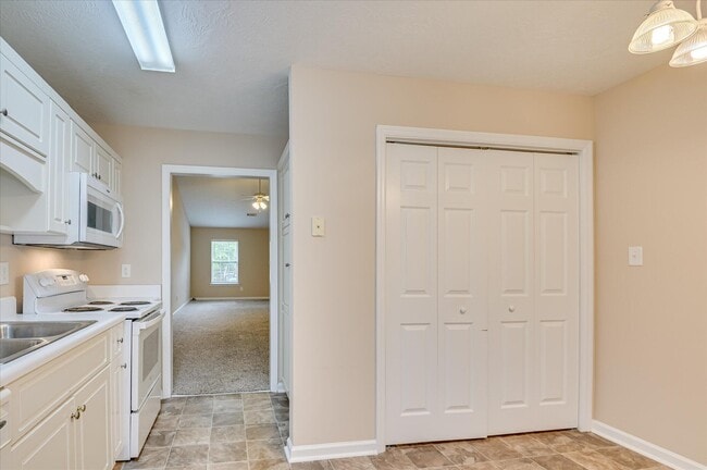 Building Photo - 616 Brook Trail