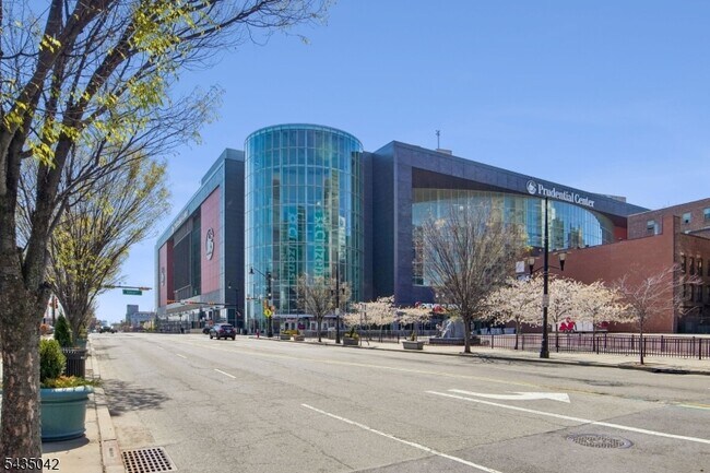 Building Photo - 108 Bruen St