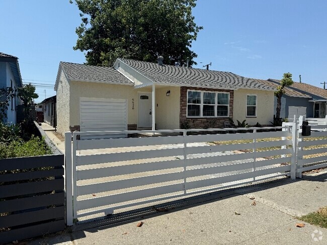 Building Photo - 9936 Rosecrans Ave