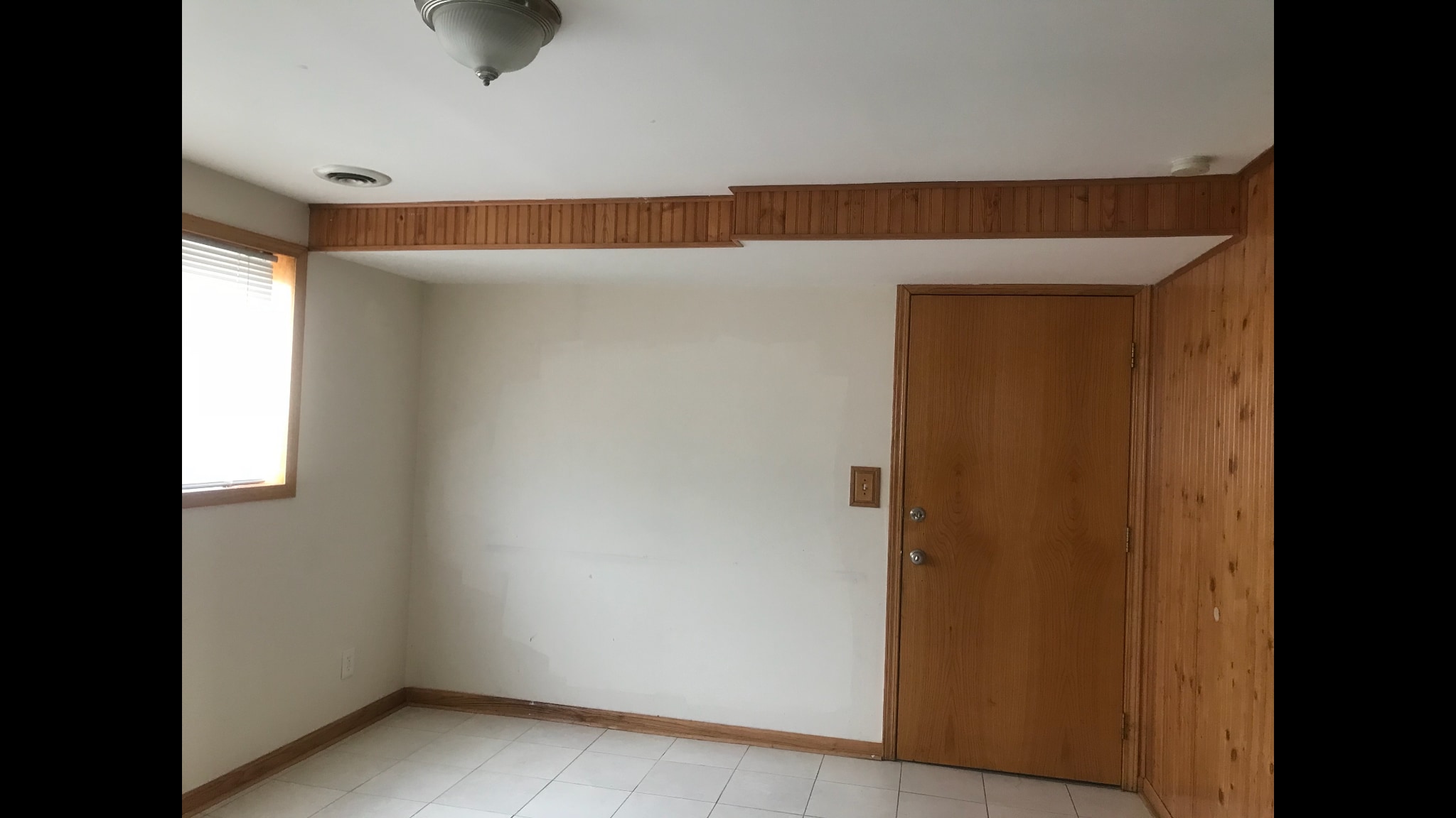 Unit 1 Livingroom - 5218 S Kilbourn Ave