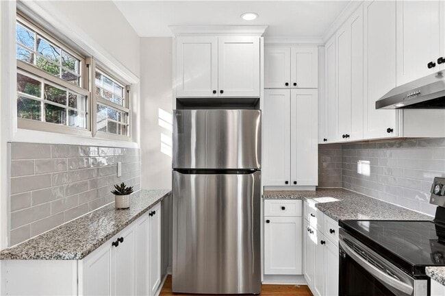 Building Photo - 2918 Highland Dr SE