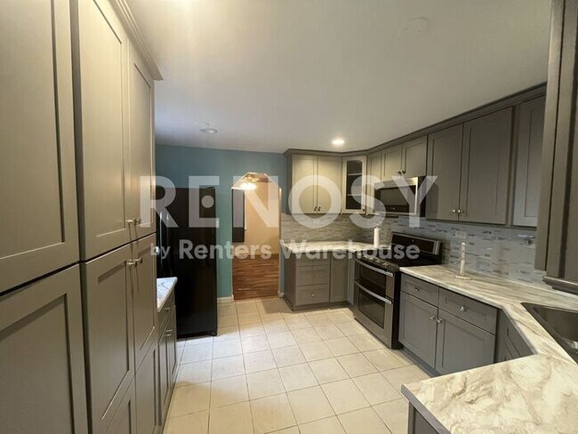 Building Photo - Charming 3-Bedroom Brick Home in North Park Hill – Spacious Yard & Finished Basement
