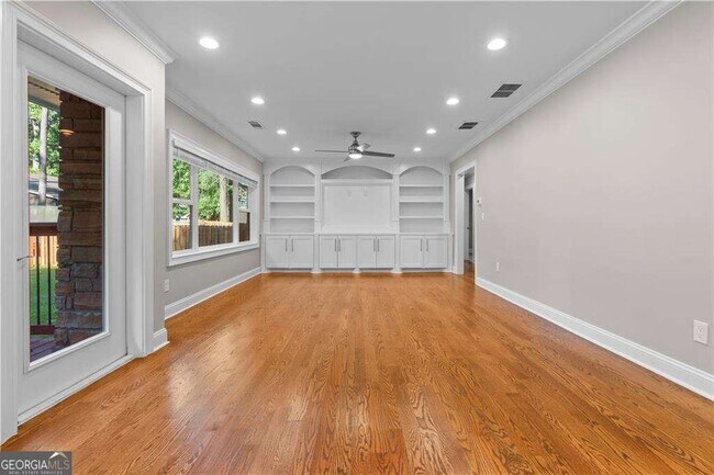 Building Photo - 1841 Gainsborough Dr