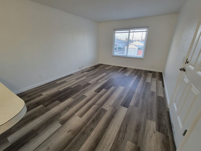 Building Photo - 1 Bedroom 1 Bath Apartment in Orland!