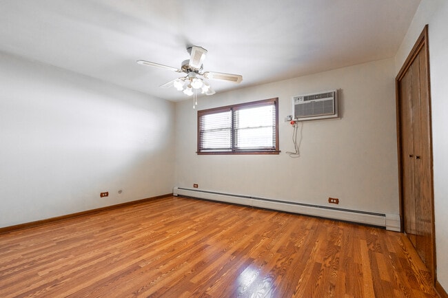 Building Photo - 4617 Grove Ave